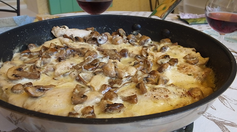 Poulet à la forestière sauce au vin blanc et champignons