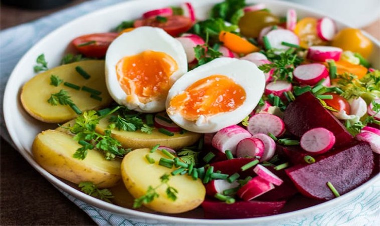 Salade complet : Oeuf, Betterave, Pomme de Terre