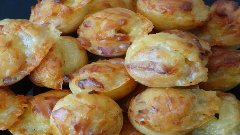 Bouchées aux lardons fumés et au Comté