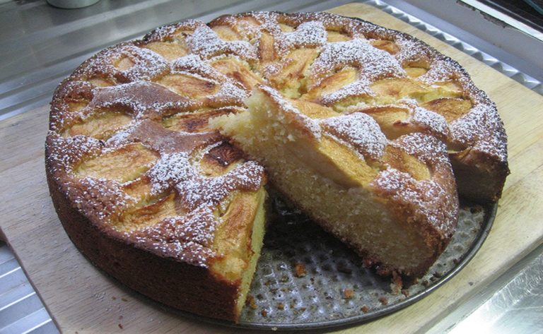 Gâteau aux pommes moelleux de grand-mère