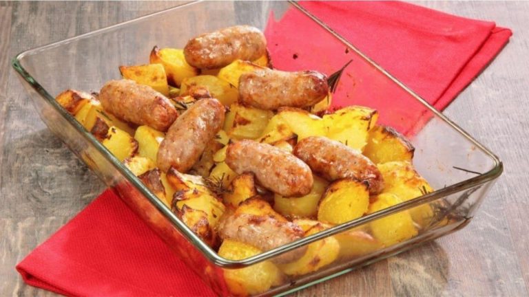 Recette saucisse et pommes de terre au four