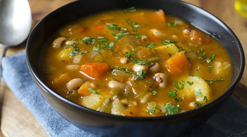Une délicieuse recette de soupe détoxifiante qui aide à perdre du poids
