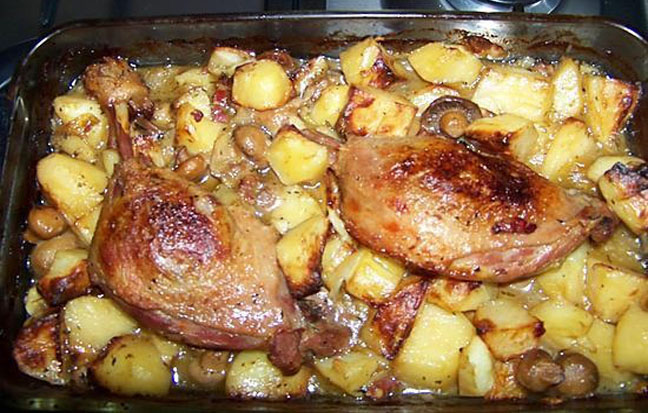 Cuisses de canard et pommes de terre fondantes au four