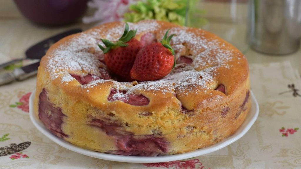 Gâteau aux fraises sans beurre prêt en 5 minutes