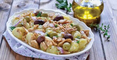 Salade de pommes de terre au thon et aux olives