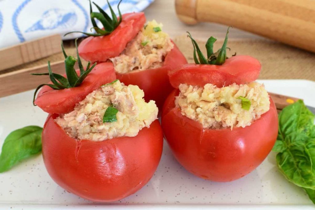 Tomates farcies de pommes de terre et de thon