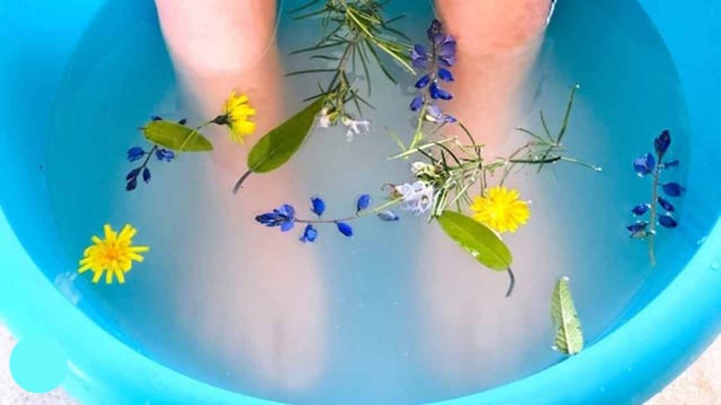 La Recette du Bain de Pieds RELAXANT Avec Seulement 3 Ingrédients