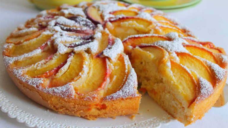 Gâteau aux pêches, abricots et amandes très facile