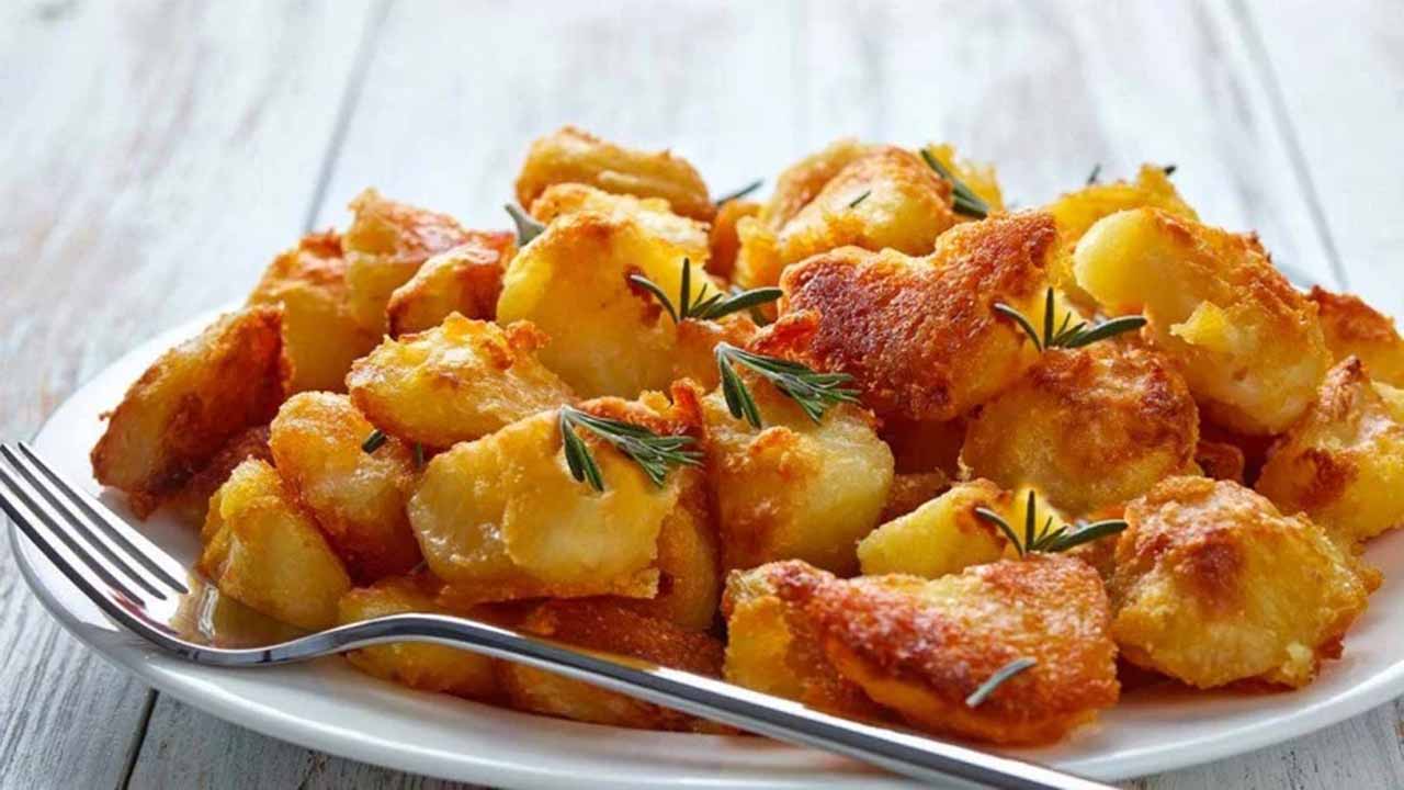Pommes de terre au four et oignon