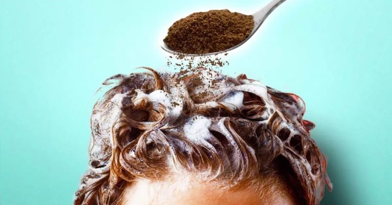 Pourquoi faut-il mettre du marc de café dans votre shampoing ?