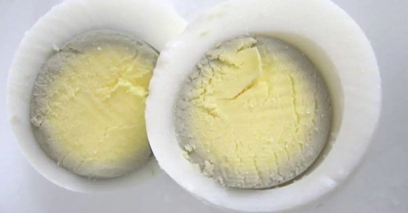 Voici ce que signifie l’anneau vert bizarre dans vos œufs durs